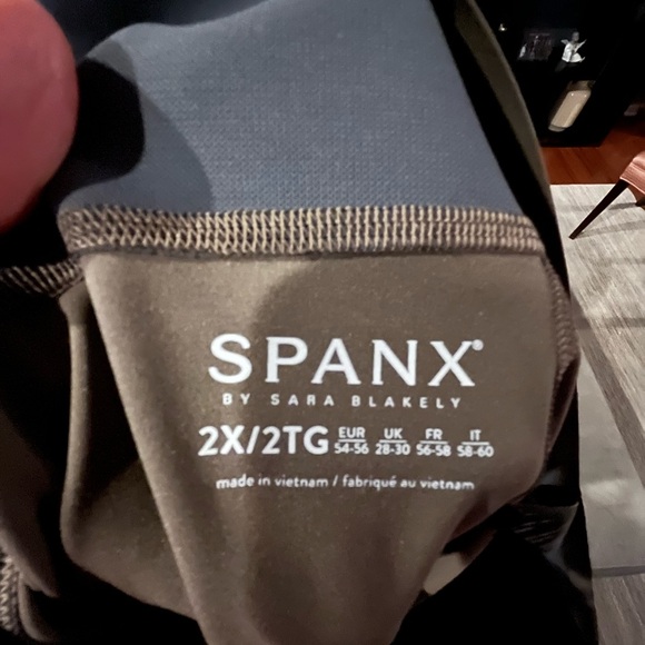 Spanx Leggings! Size:2X Color: Olive Green NWT - Picture 3 of 8